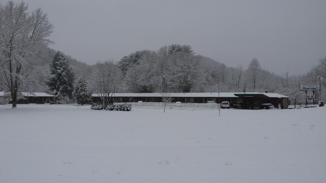 Two Rivers Lodge Bryson City Exterior photo